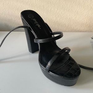 Nasty Gal size 8 Pumps